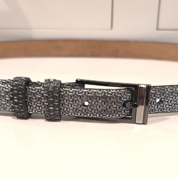 WCM New York Italian Calfskin Silver Textured Metallic Belt Gunmetal Buckle - Picture 8 of 9